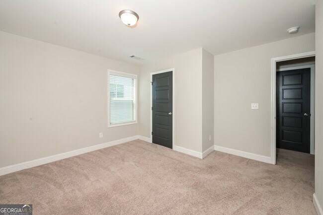 Building Photo - 707 Overlook Gln Dr