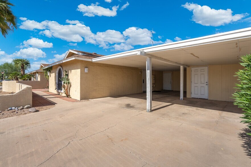 Building Photo - 533 E Deepdale Rd
