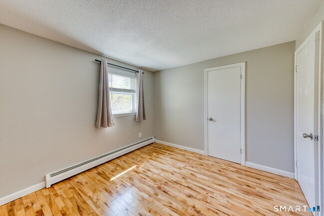 Building Photo - 371 Warrenville Rd