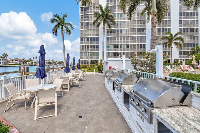 Building Photo - 3212 S Ocean Blvd