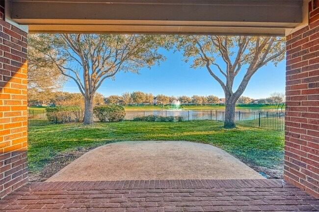 Building Photo - 26018 S Lakefair Dr