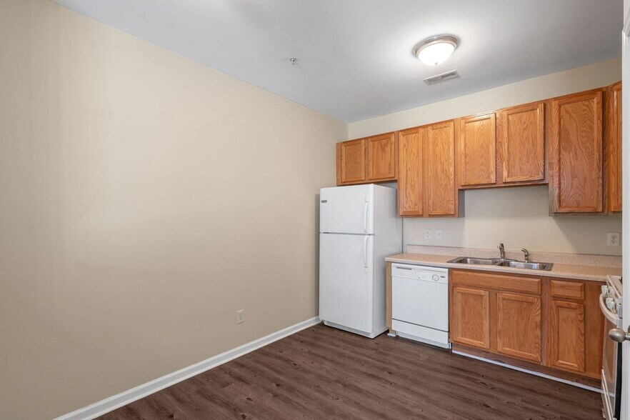 Building Photo - 5110 Neuse Commons Ln