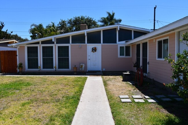 Building Photo - 2432 W Transit Ave