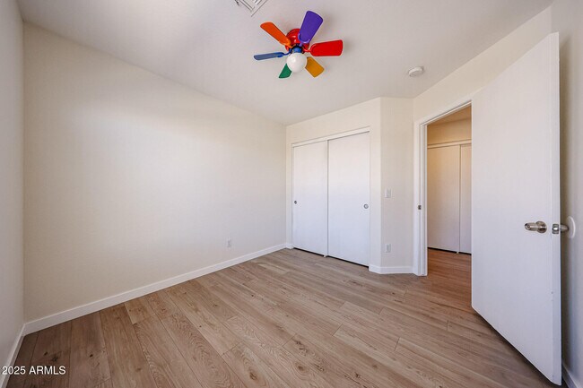 Building Photo - 7315 W Fleetwood Ln