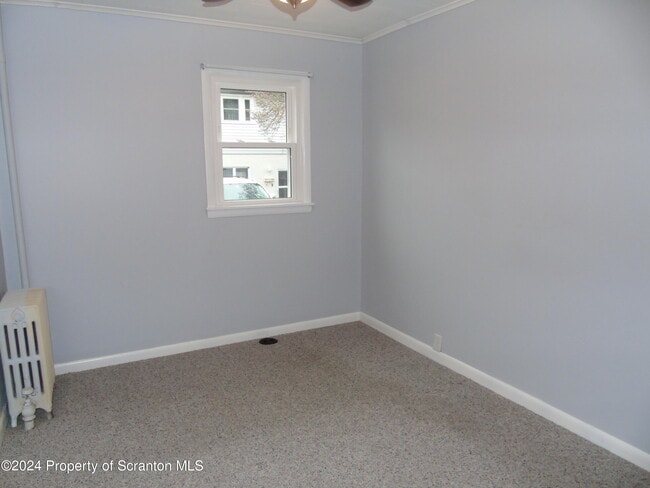 Building Photo - 112 E Elm St