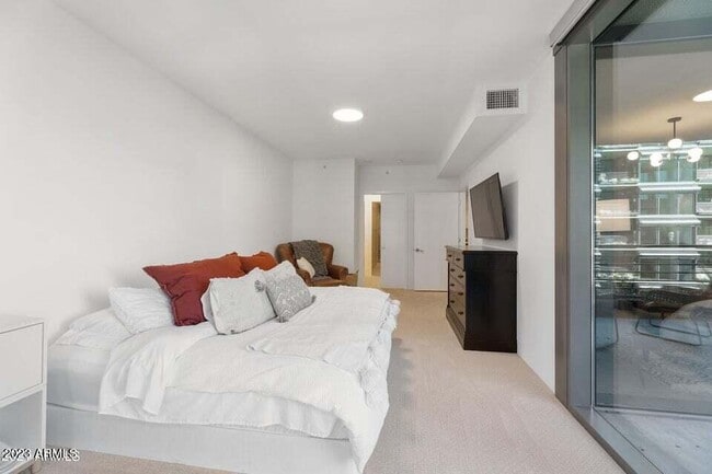 Building Photo - 7180 E Kierland Blvd