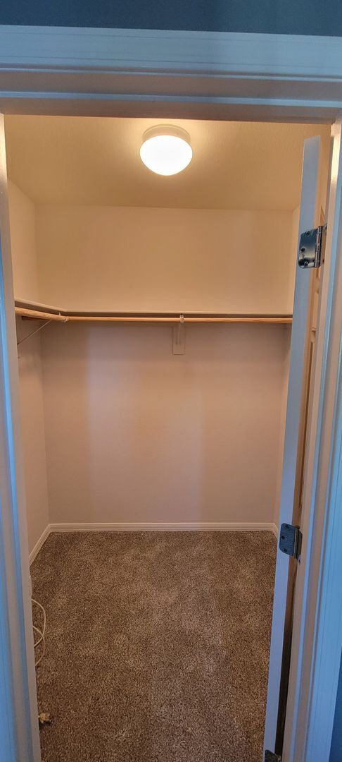 Building Photo - 4 bedroom plus roof top deck 1 bedroom dow...