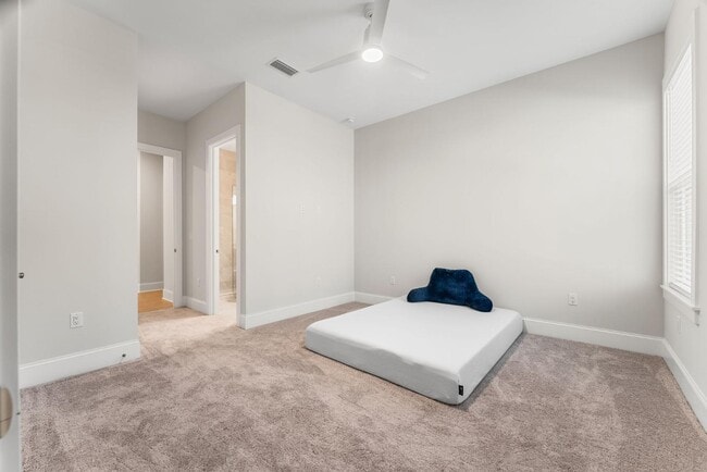Building Photo - 287 J Hunter's Way S