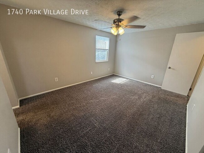 Building Photo - 1740 Park Village Dr