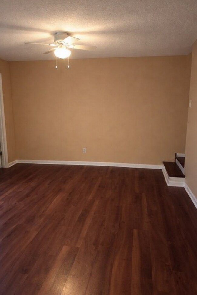 Building Photo - Coming Soon: 3 Bed, 2.5 Bath Condo