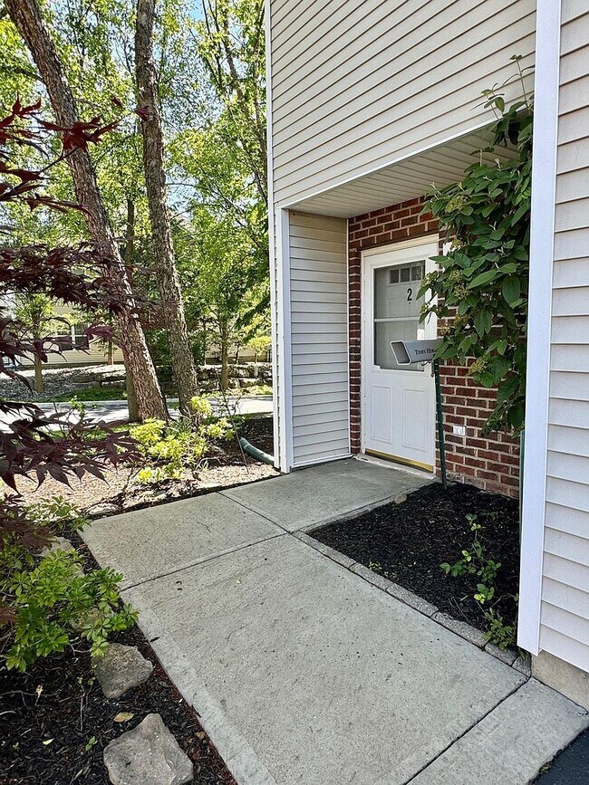 Building Photo - 2 Deer Ct Dr