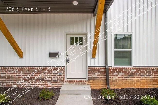 Building Photo - 206 S Park St