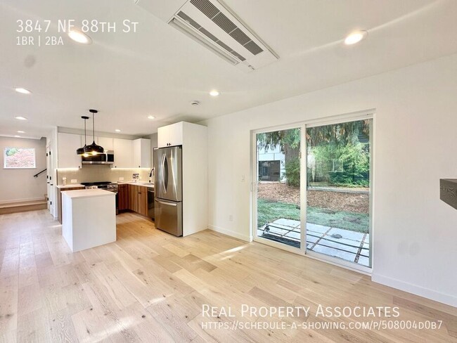 Building Photo - 3847 NE 88th St