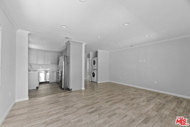 Building Photo - 1960 N Ontario St