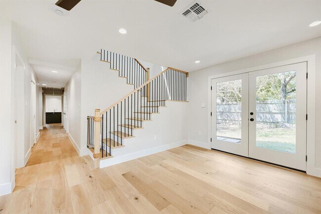 Building Photo - 5503 Wellington Dr