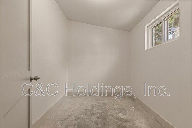 Building Photo - 4541 E 32nd Pl
