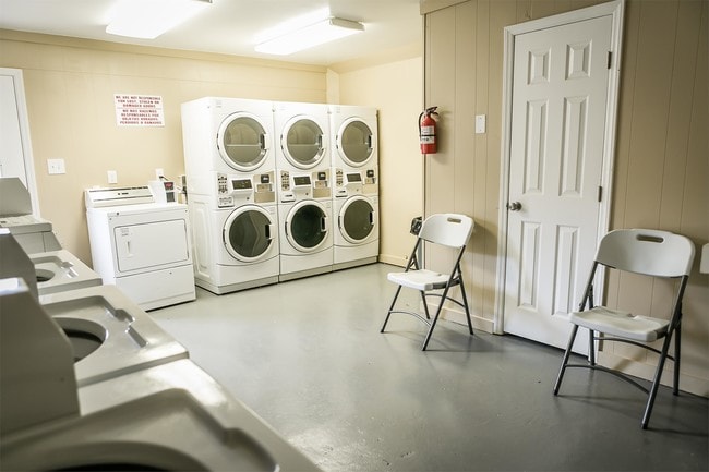 Building Photo - 4620 Central Ave