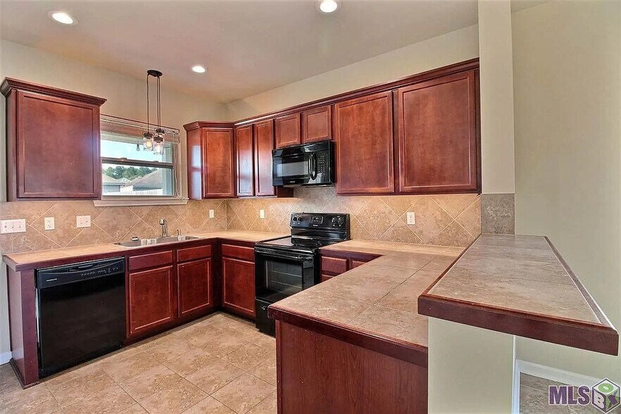 Building Photo - 11389 Ashwood Ct