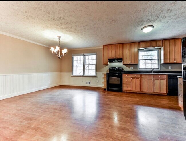 Building Photo - 214 Marty Ln