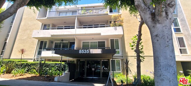 Building Photo - 8535 W Knoll Dr