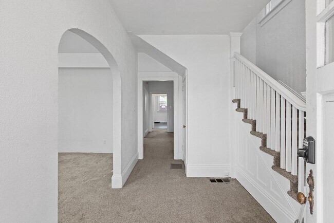 Building Photo - 8 Bedroom Home with 3 Kitchens Near UNC - Available as a single home or 2 separate units.
