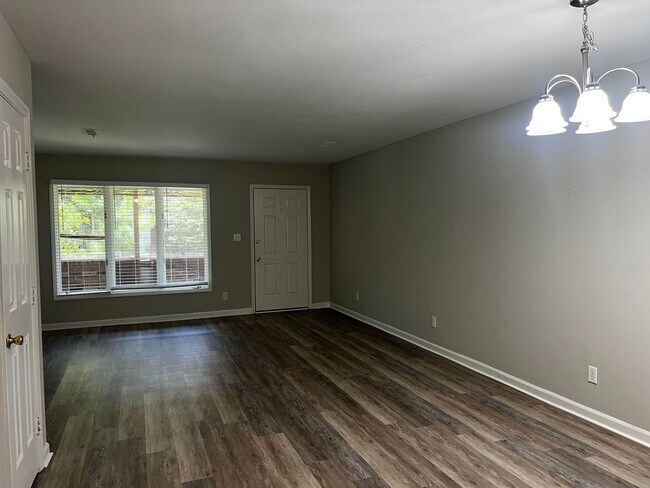 Building Photo - 2-Bedroom, 2-Bath Townhouse