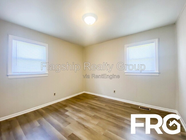 Building Photo - 231 Bunche Dr