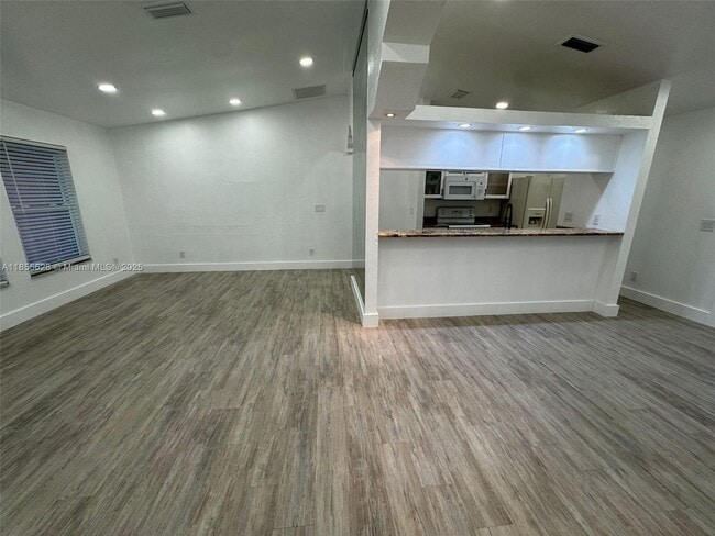 Building Photo - 2720 SW 11th Pl