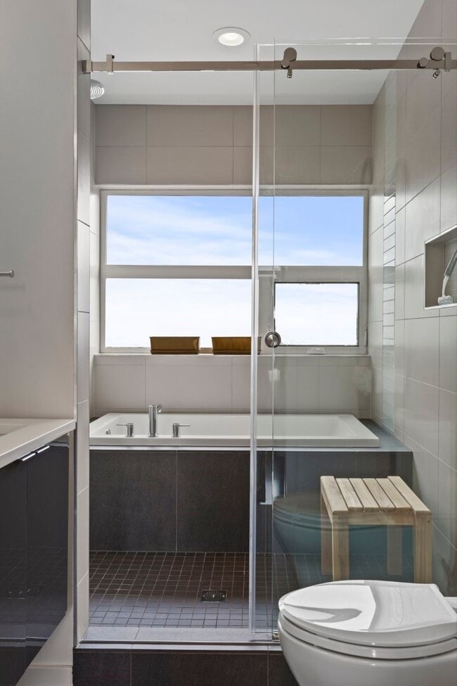 Building Photo - 3Bd/3Ba Seattle Townhouse