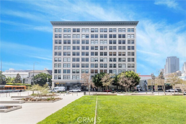 Building Photo - 108 W 2nd St
