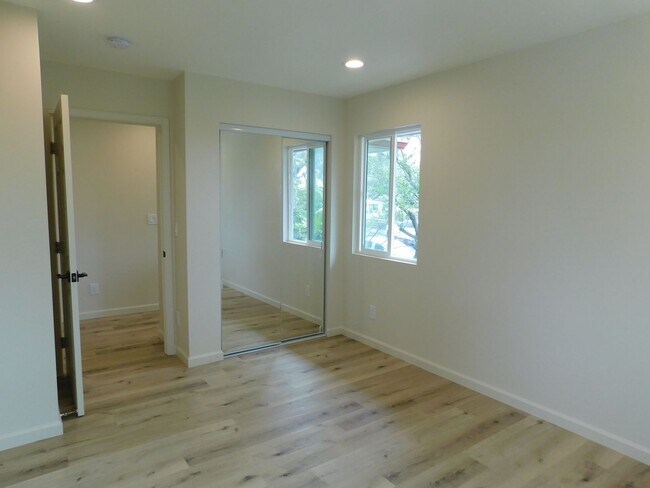 Building Photo - Kailua home on Kawainui canal, paddlers paradise, pet friendly