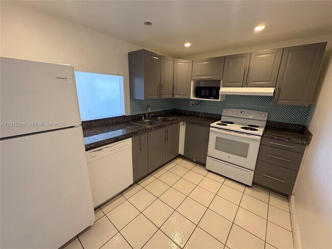 Building Photo - 4304 NW 9th Ave