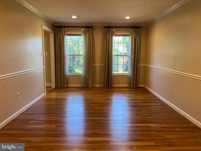 Building Photo - 9502 Tregaron Pl