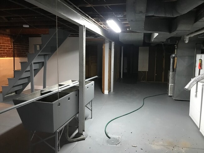 Building Photo - Newly renovated home in South Hampton! Wit...