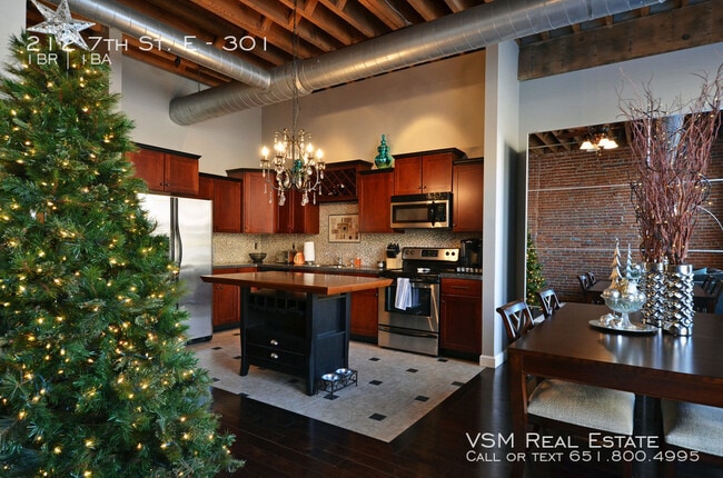 Building Photo - 212 7th St E