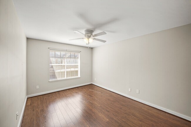 Building Photo - 845 Augusta Dr