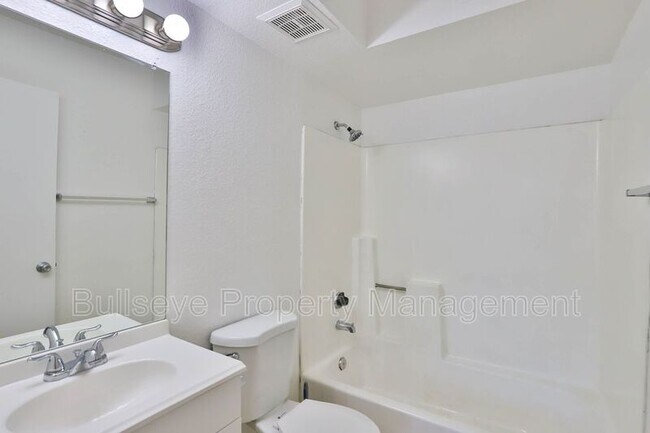 Building Photo - 1540 W Mercer Ln