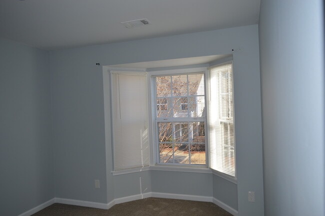 Building Photo - 913 Prestwyck Ct