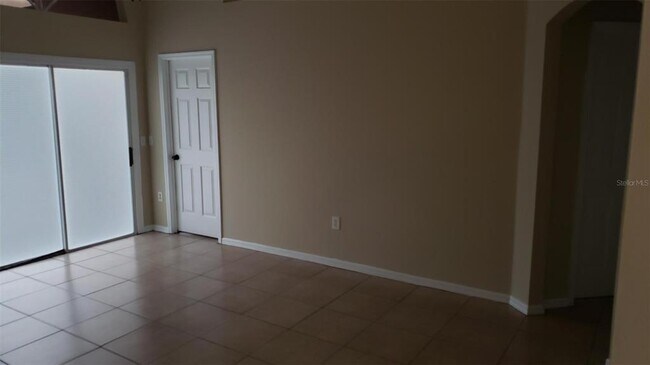 Building Photo - 636 Majesty Dr