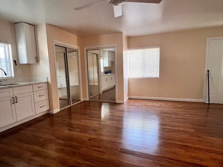 Building Photo - 1404 Dawley Ave