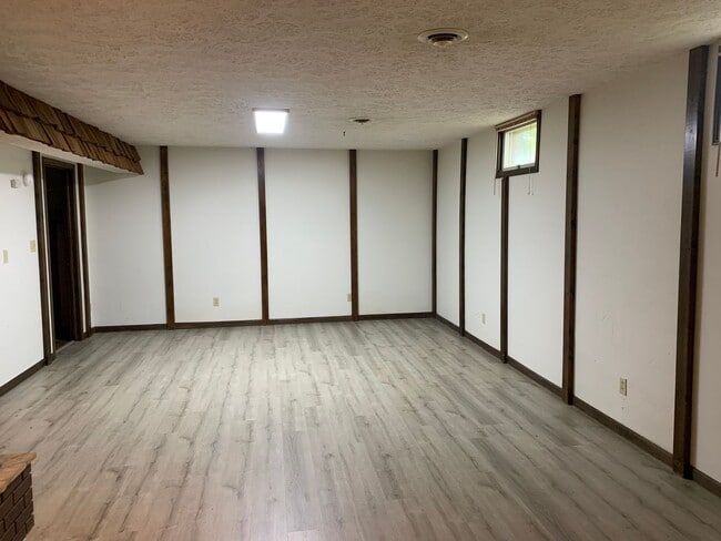 Building Photo - Looking for country living? Check out this...