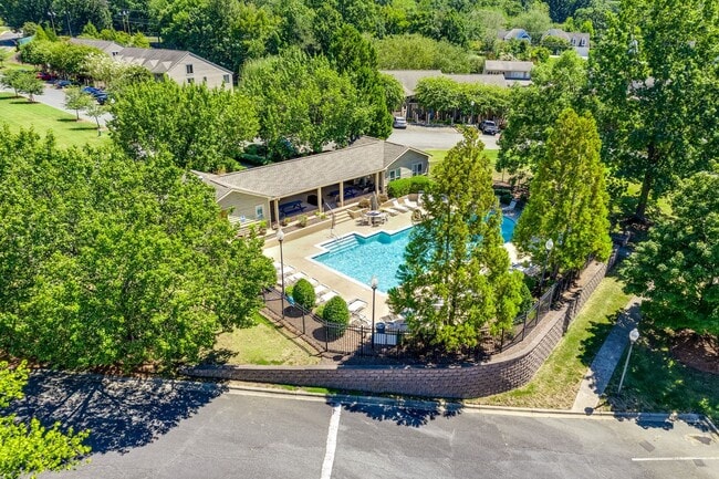 Building Photo - Charming 2 bed 2 bath condo with great water views in gated community in Charlotte on Lake Wylie!