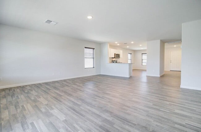 Building Photo - 2028 E Velvet Pl