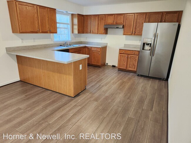 Building Photo - 4 br, 2.5 bath House - 3315 Clearview Court