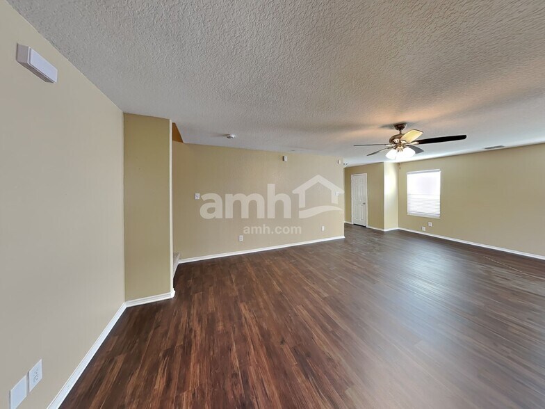 Building Photo - 9247 Pacific Maple