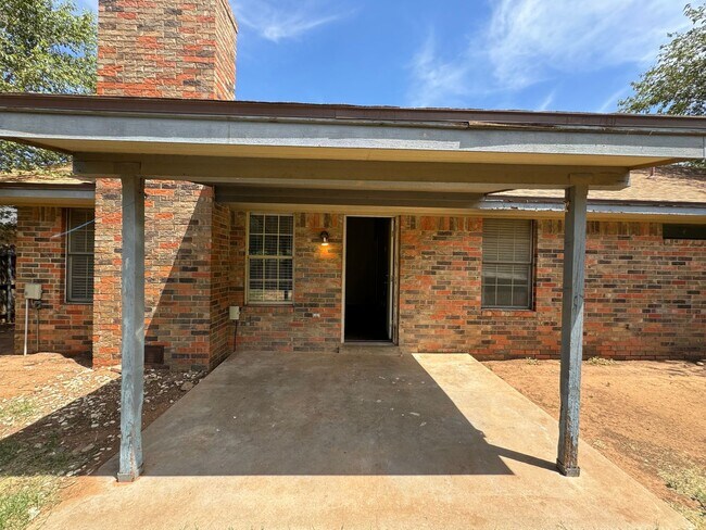 Building Photo - Lubbock Cooper ISD Gem: Ready-to-Rent July...