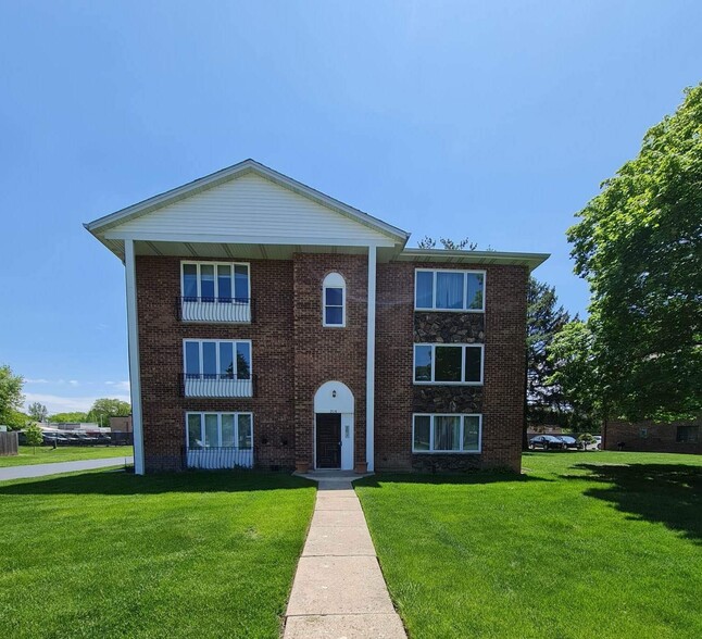 Primary Photo - 215 E Naperville Rd