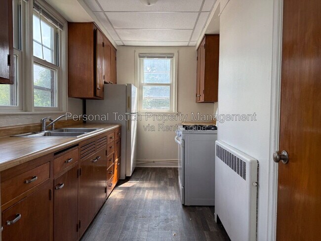 Building Photo - 517 12th Ave N