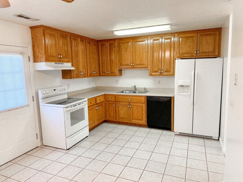 Building Photo - 174 Boswell Cir