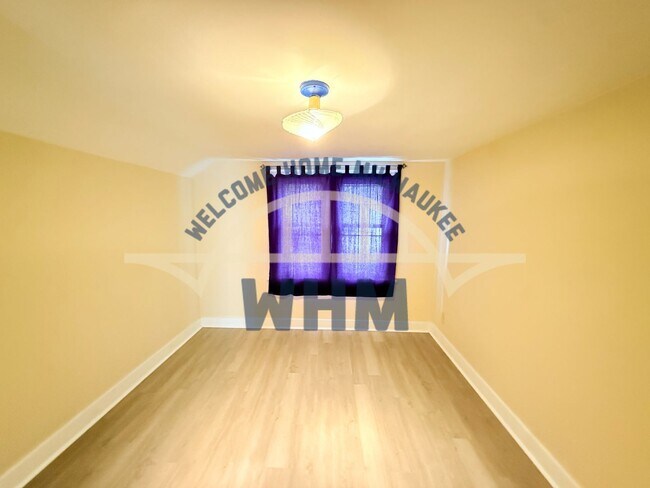 Building Photo - 2054 S 72nd St